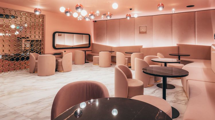 Realizace butikové cukrárny Cafe du Lac v Molo Lipno resortu