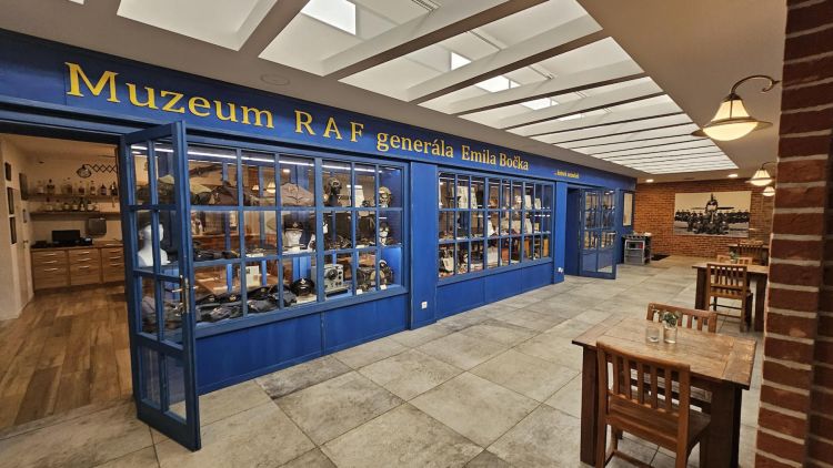 Restaurace RAF House a muzeum generála Emila Bočka